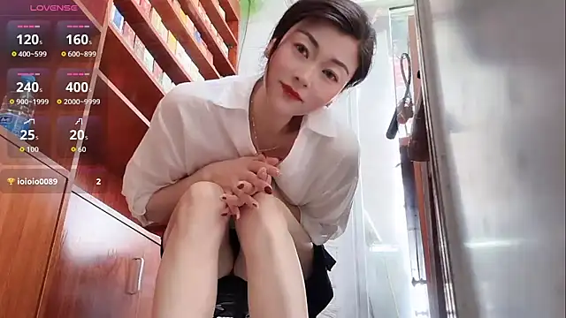 Snapshot of QianF-666 chatting on 06/25/26, 01:49 QianF-666 online show from 06/25/26, 01:49