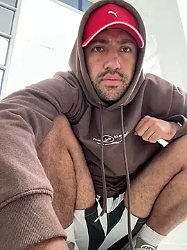 JuanZapata33 online show from 12/10/24, 05:44