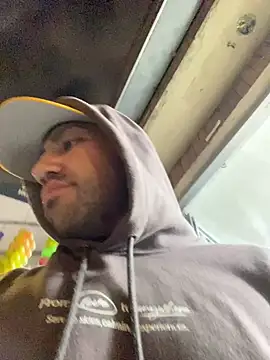 JuanZapata33 online show from 12/25/24, 12:37