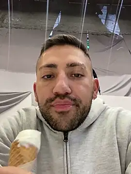 JuanZapata33 online show from 01/03/25, 10:51