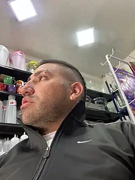 JuanZapata33 online show from 01/17/25, 04:47