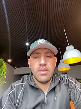 JuanZapata33 online show from 02/07/25, 07:27