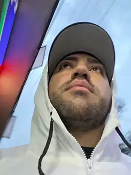 JuanZapata33 online show from 03/04/25, 11:11