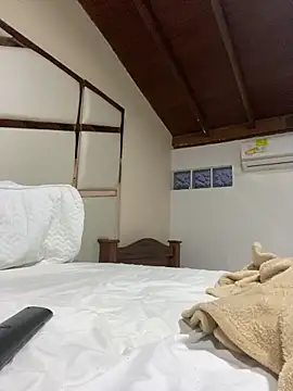 JuanZapata33 online show from 03/21/25, 11:34