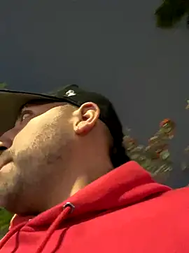 JuanZapata33 online show from 10/04/25, 11:14