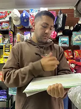 JuanZapata33 online show from 11/18/25, 09:08