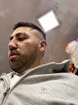 JuanZapata33 online show from 12/13/25, 11:54