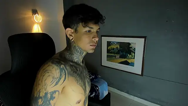 Snapshot of Travistanner_28 chatting on 12/23/25, 04:43 Travistanner 28 online show from 12/23/25, 04:43