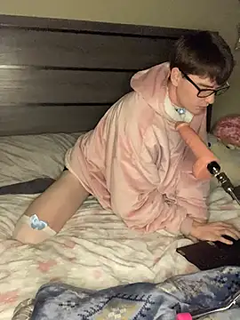 Snapshot of YourFavTwinkie chatting on 12/16/24, 06:53 YourFavTwinkie online show from 12/16/24, 06:53