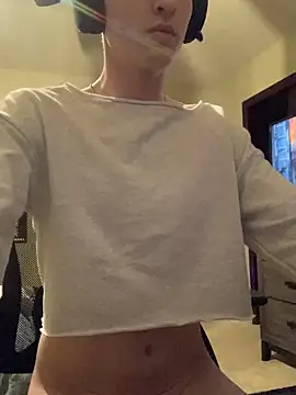 Snapshot of YourFavTwinkie chatting on 02/08/26, 02:15 YourFavTwinkie online show from 02/08/26, 02:15