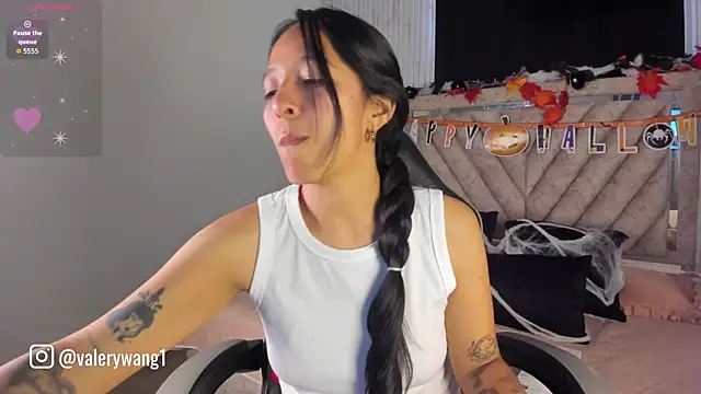 Valery wang online show from 10/16/25, 11:33