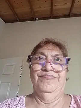 florecita69 online show from 12/18/25, 02:23