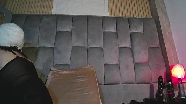 kittyhouse hs online show from 02/12/25, 06:08