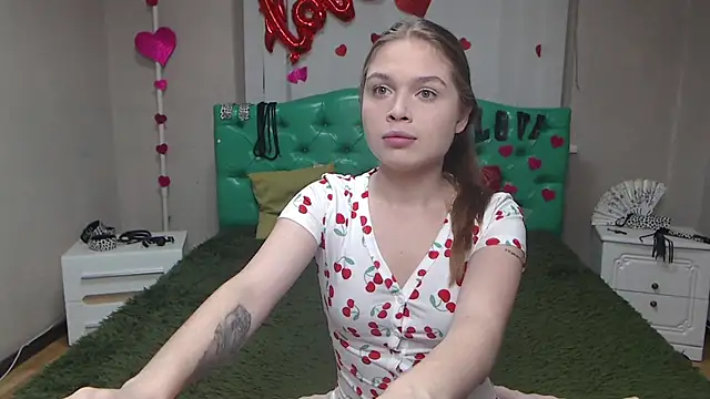 LaraPika online show from 10/10/25, 05:12