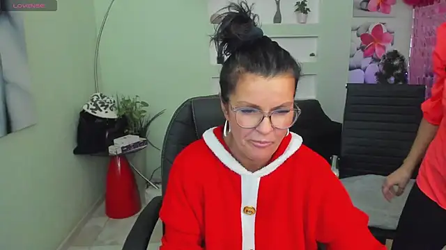 EricaAndPenelopa online show from 12/18/24, 08:36