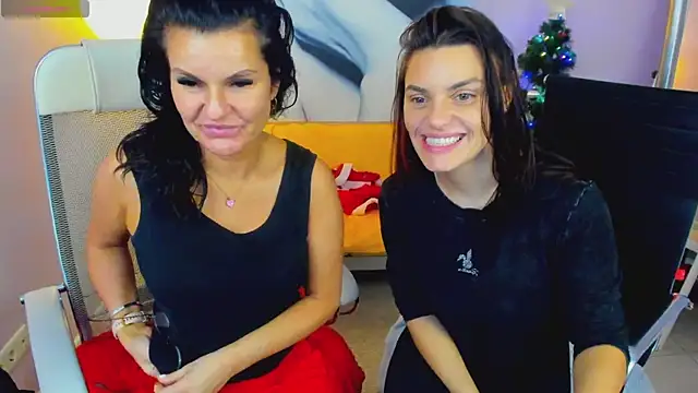 EricaAndPenelopa online show from 12/24/24, 08:49