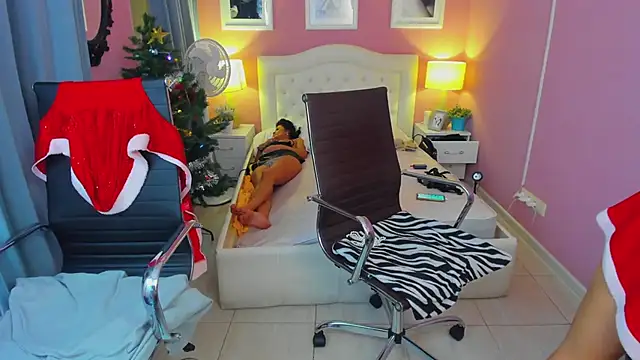 EricaAndPenelopa online show from 12/28/24, 11:41