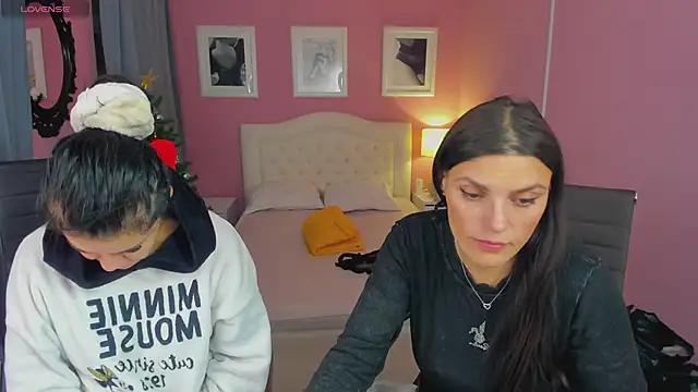 EricaAndPenelopa online show from 01/04/25, 05:16