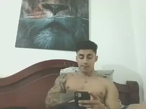 Snapshot of Danifornari chatting on 03/08/25, 09:51 Danifornari online show from 03/08/25, 09:51