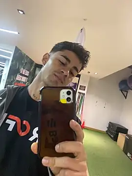 Snapshot of Danifornari chatting on 10/31/25, 02:45 Danifornari online show from 10/31/25, 02:45