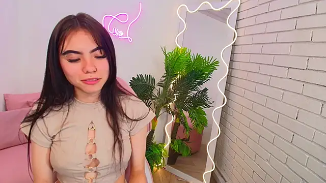 Snapshot of Roxanne_tay chatting on 12/11/24, 09:41 Roxanne tay online show from 12/11/24, 09:41