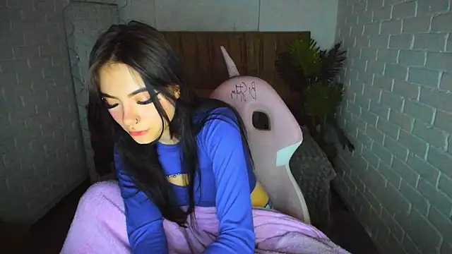 Snapshot of Roxanne_tay chatting on 12/30/24, 01:26 Roxanne tay online show from 12/30/24, 01:26