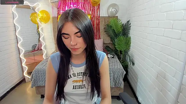 Snapshot of Roxanne_tay chatting on 01/31/25, 10:31 Roxanne tay online show from 01/31/25, 10:31