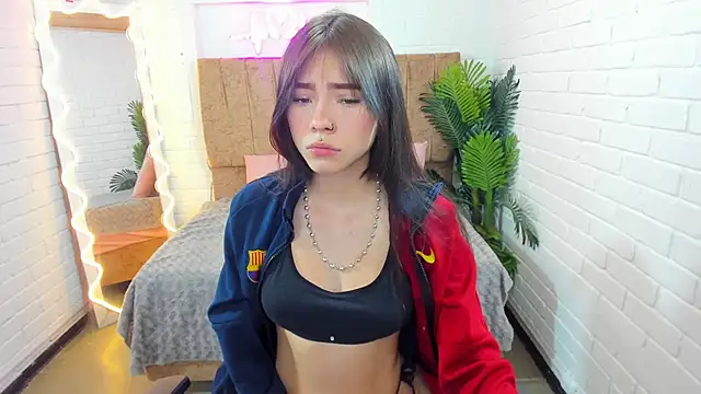 Snapshot of Roxanne_tay chatting on 02/09/25, 07:19 Roxanne tay online show from 02/09/25, 07:19