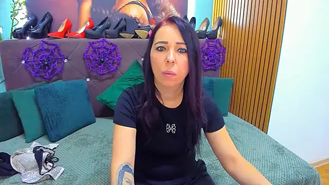 LauraSin online show from 10/31/25, 04:35