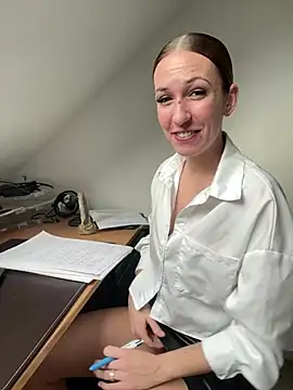 lola tentatiion online show from 03/10/25, 09:32