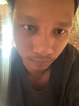 Snapshot of ShroveRising chatting on 10/24/25, 03:25 ShroveRising online show from 10/24/25, 03:25