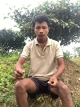 Snapshot of ShroveRising chatting on 10/29/25, 05:31 ShroveRising online show from 10/29/25, 05:31