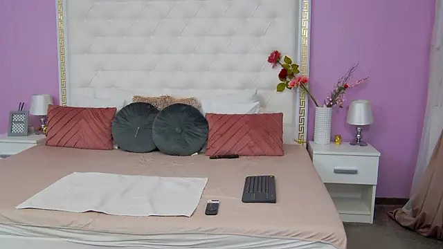 Lenna Paul online show from 02/04/25, 02:17