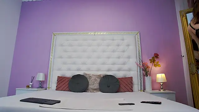 Lenna Paul online show from 11/11/25, 04:56