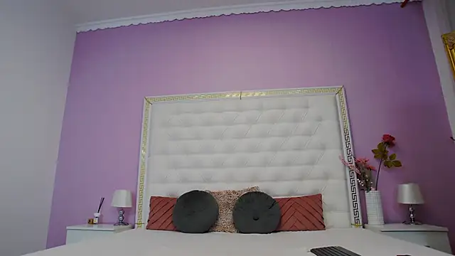 Lenna Paul online show from 11/19/25, 04:56