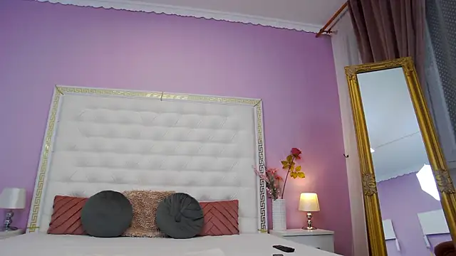 Lenna Paul online show from 11/21/25, 04:44