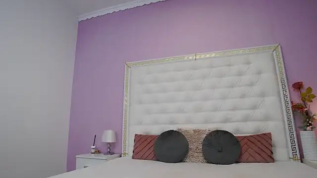 Lenna Paul online show from 12/22/25, 05:26