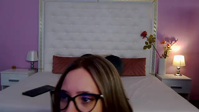 Snapshot of Lenna_Paul chatting on 06/17/26, 04:15 Lenna Paul online show from 06/17/26, 04:15