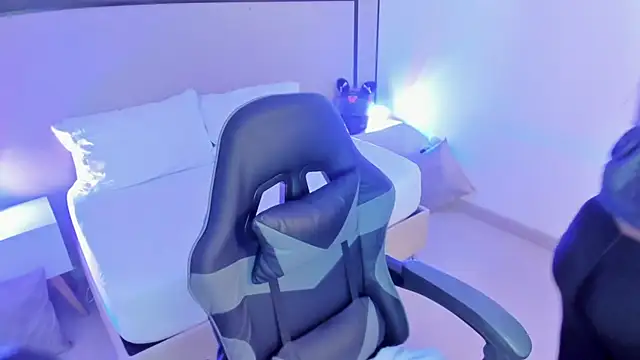 emma collson online show from 09/26/25, 02:37