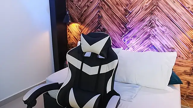 emma collson online show from 11/22/25, 12:09