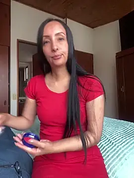 Snapshot of yaralyminjo2 chatting on 01/08/25, 08:39 yaralyminjo2 online show from 01/08/25, 08:39