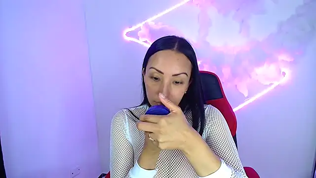 Snapshot of yaralyminjo2 chatting on 01/13/25, 02:21 yaralyminjo2 online show from 01/13/25, 02:21