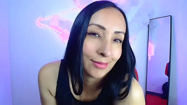 Snapshot of yaralyminjo2 chatting on 01/15/25, 03:18 yaralyminjo2 online show from 01/15/25, 03:18