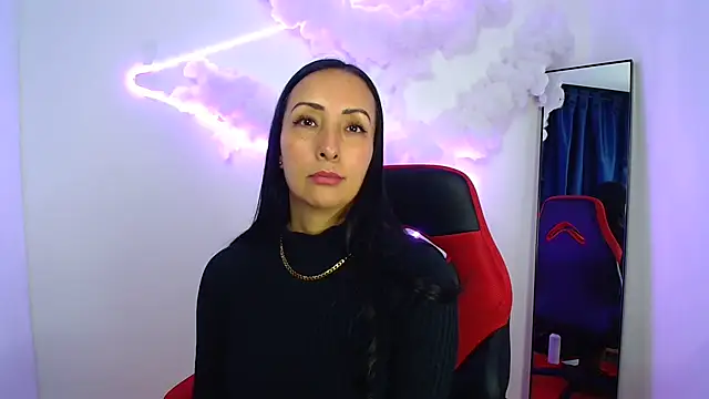 Snapshot of yaralyminjo2 chatting on 02/10/25, 01:33 yaralyminjo2 online show from 02/10/25, 01:33