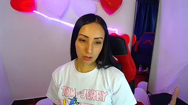 Snapshot of yaralyminjo2 chatting on 02/17/25, 01:32 yaralyminjo2 online show from 02/17/25, 01:32