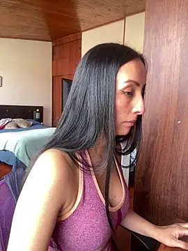 Snapshot of yaralyminjo2 chatting on 03/19/25, 02:13 yaralyminjo2 online show from 03/19/25, 02:13