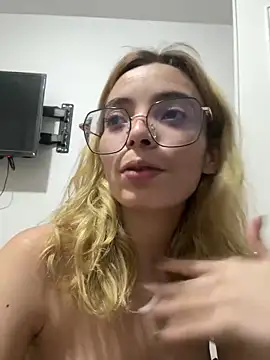 Snapshot of anietorres chatting on 01/18/25, 02:36 anietorres online show from 01/18/25, 02:36