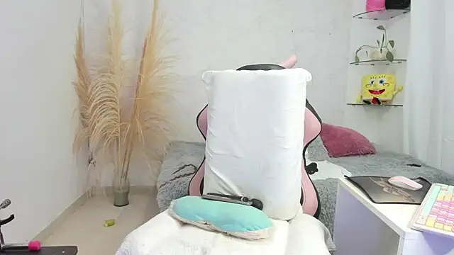 Leslie browm online show from 11/06/25, 11:22