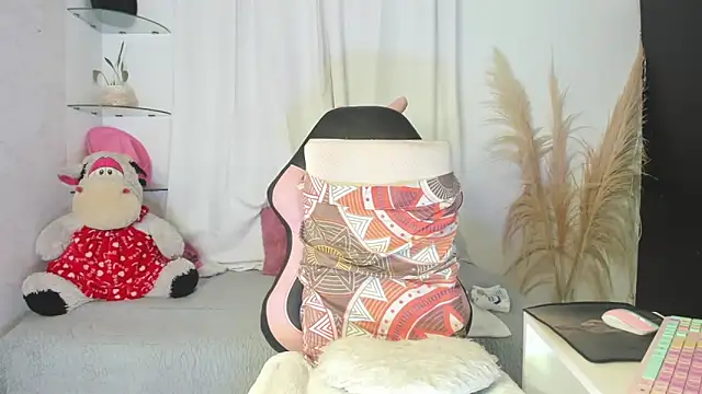 Leslie browm online show from 02/06/26, 10:29