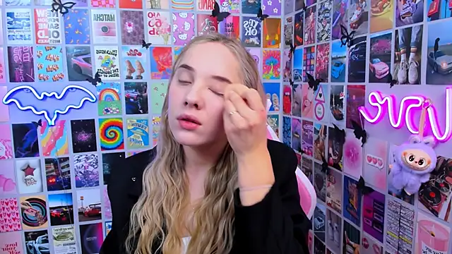 Snapshot of MiaMilas chatting on 12/18/25, 03:07 MiaMilas online show from 12/18/25, 03:07